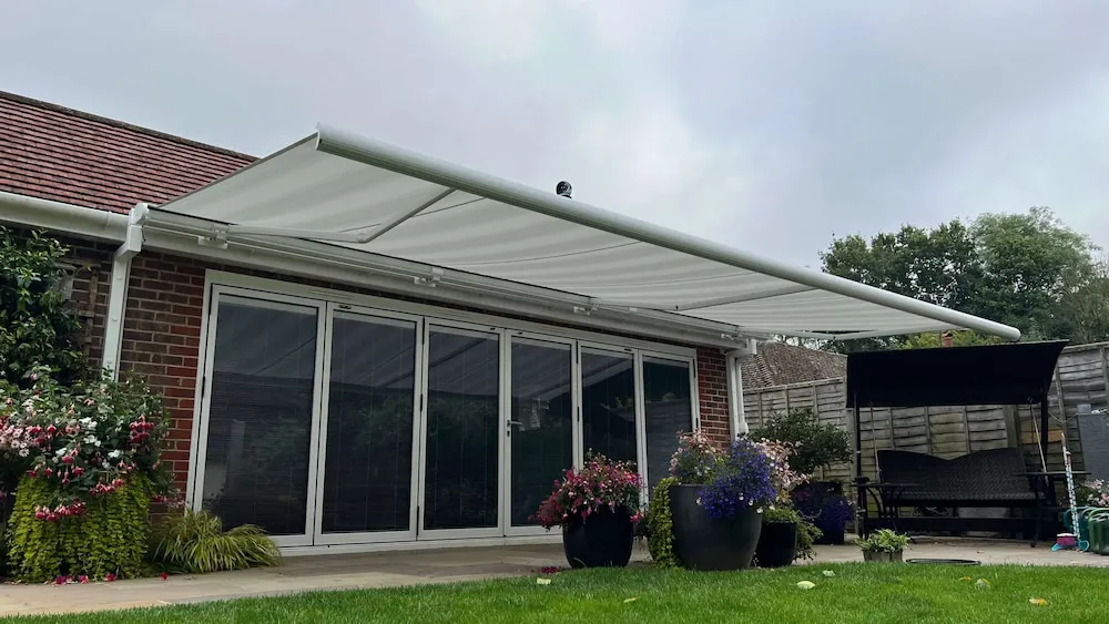 Markilux 5010, Grey Soft Stripe Awning