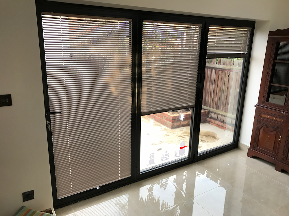 Tensioned aluminium Venetian blinds